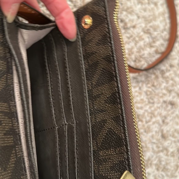 Michael Kors small shoulder or crossover bag - Picture 4 of 7